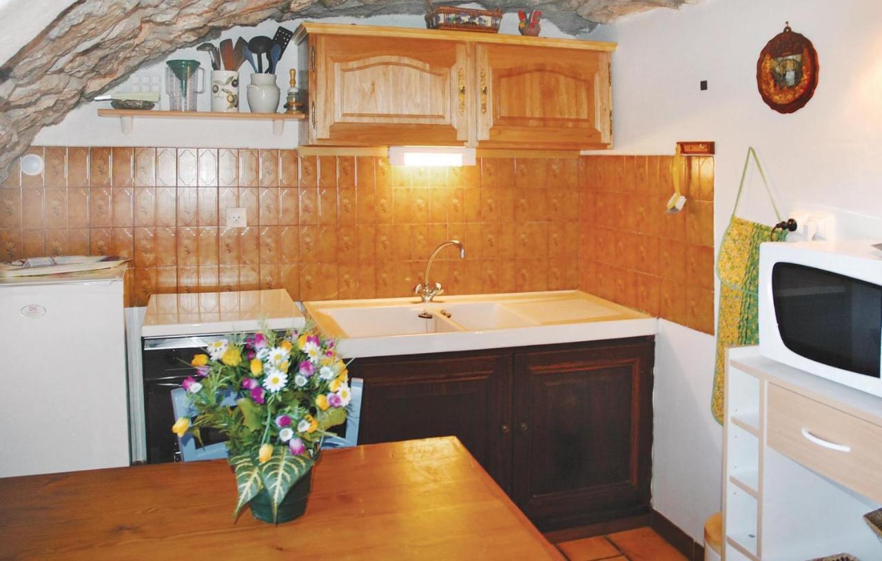 1 Bedroom Nice Apartment In La Beaume Labeaume Buitenkant foto
