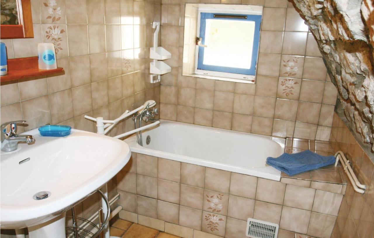 1 Bedroom Nice Apartment In La Beaume Labeaume Buitenkant foto